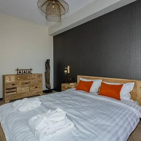 Thai Retreat - Jacuzzi & Panoramic View Apartment